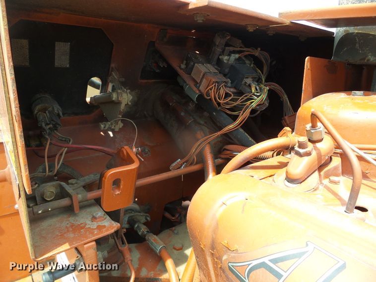 image for item DC5068 1996 Ditch Witch 7610 trencher