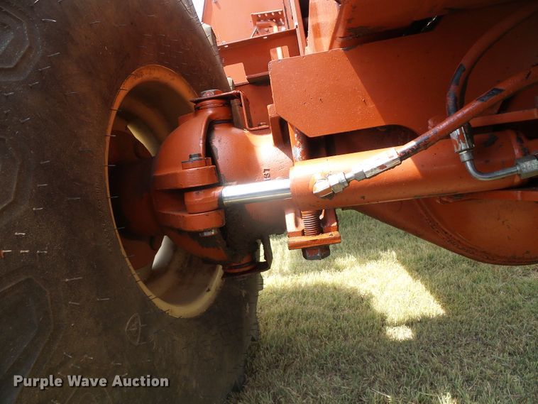 image for item DC5068 1996 Ditch Witch 7610 trencher