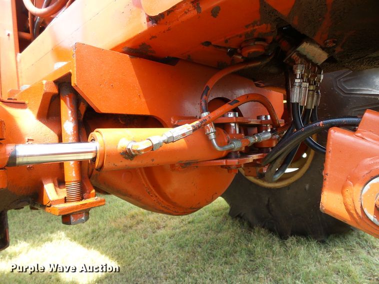 image for item DC5068 1996 Ditch Witch 7610 trencher