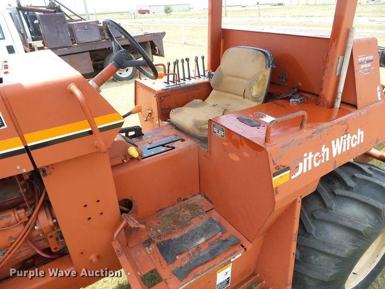 image for item DC5068 1996 Ditch Witch 7610 trencher