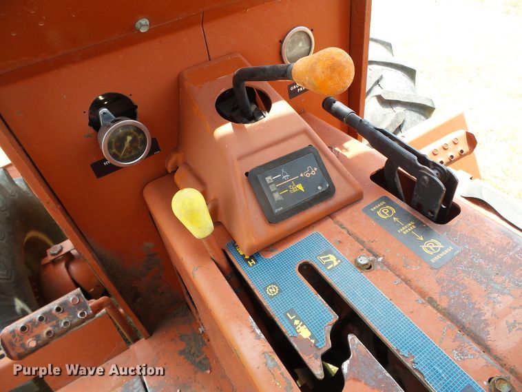 image for item DC5068 1996 Ditch Witch 7610 trencher