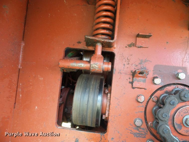 image for item DC5068 1996 Ditch Witch 7610 trencher