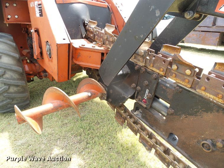 image for item DC5068 1996 Ditch Witch 7610 trencher