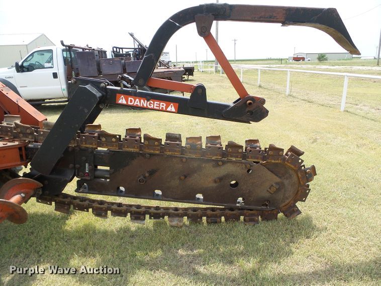 image for item DC5068 1996 Ditch Witch 7610 trencher