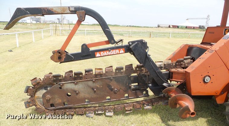 image for item DC5068 1996 Ditch Witch 7610 trencher