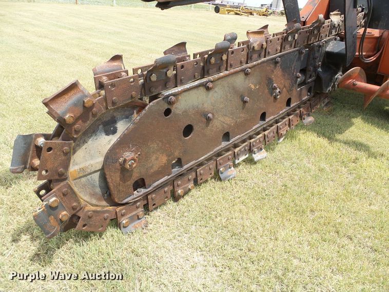 image for item DC5068 1996 Ditch Witch 7610 trencher