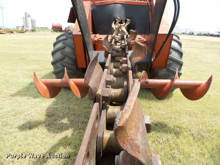 image for item DC5068 1996 Ditch Witch 7610 trencher