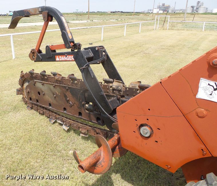 image for item DC5068 1996 Ditch Witch 7610 trencher
