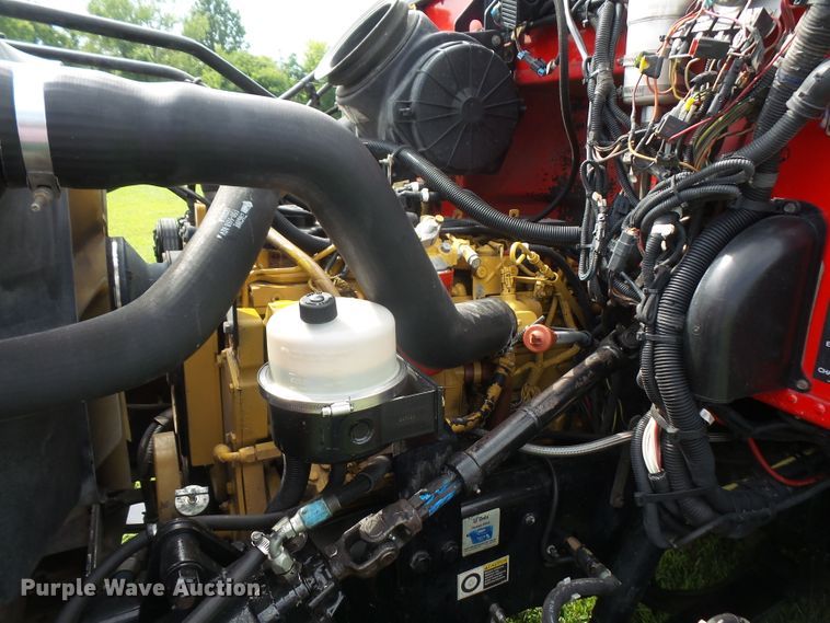 image for item DD6368 2005 Peterbilt 335 service truck with crane