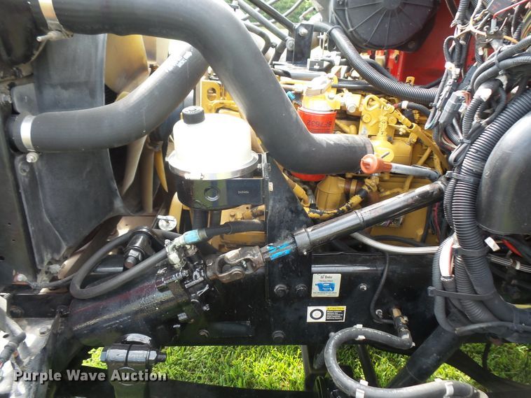 image for item DD6368 2005 Peterbilt 335 service truck with crane