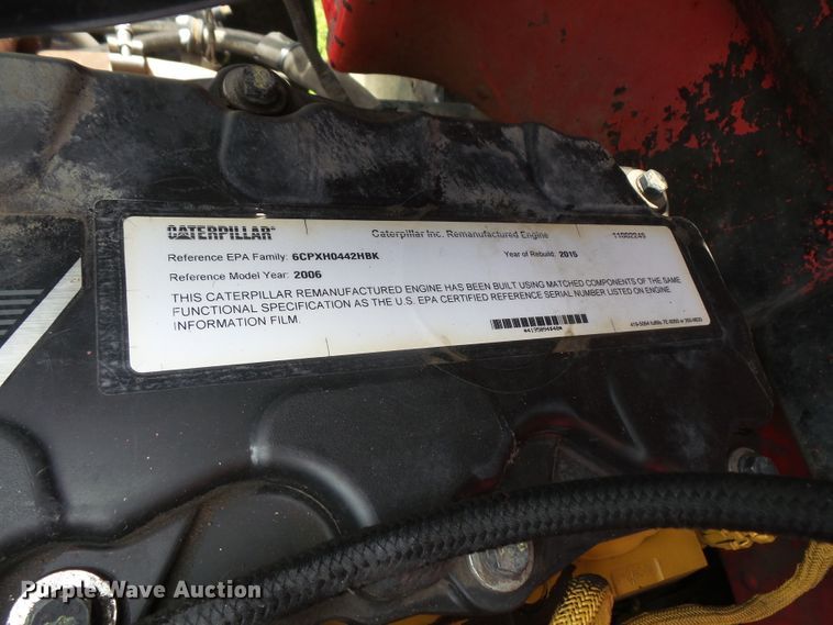 image for item DD6368 2005 Peterbilt 335 service truck with crane