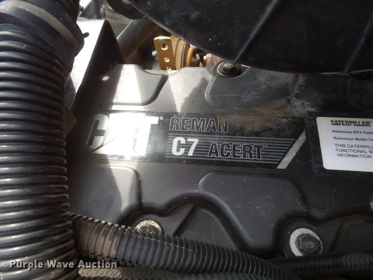 image for item DD6368 2005 Peterbilt 335 service truck with crane