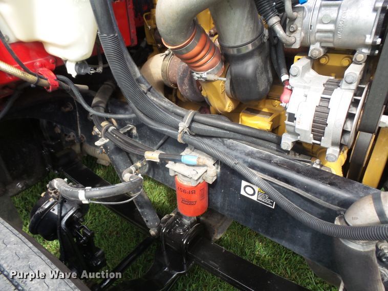 image for item DD6368 2005 Peterbilt 335 service truck with crane