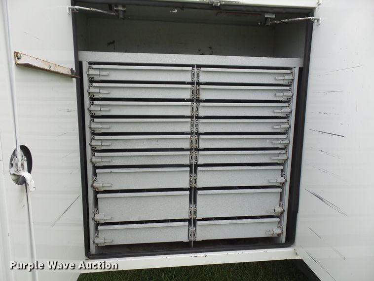 image for item DD6368 2005 Peterbilt 335 service truck with crane