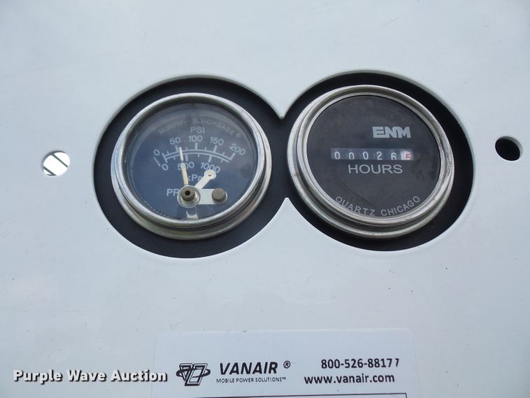 image for item DD6368 2005 Peterbilt 335 service truck with crane