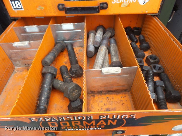 image for item DD6368 2005 Peterbilt 335 service truck with crane