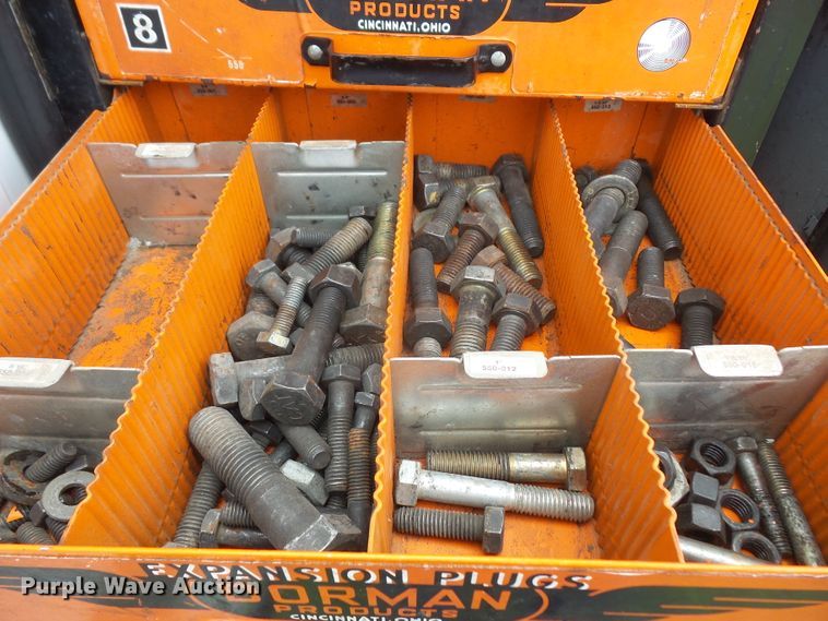 image for item DD6368 2005 Peterbilt 335 service truck with crane