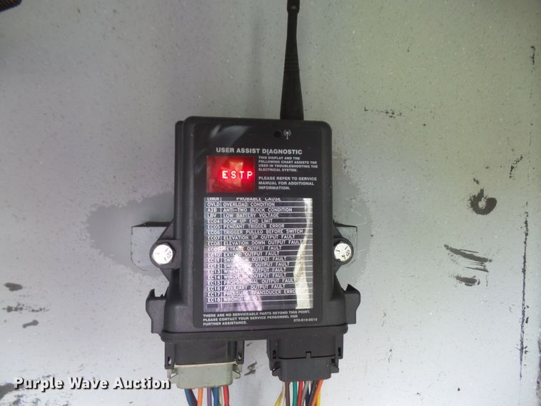 image for item DD6368 2005 Peterbilt 335 service truck with crane