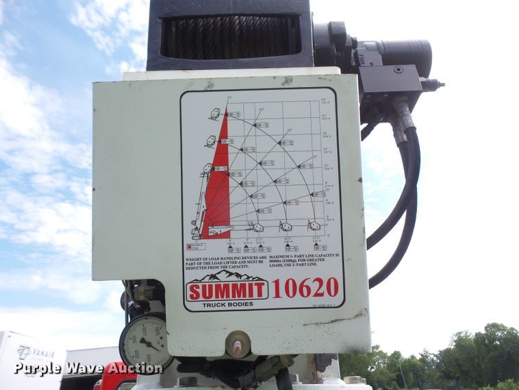 image for item DD6368 2005 Peterbilt 335 service truck with crane