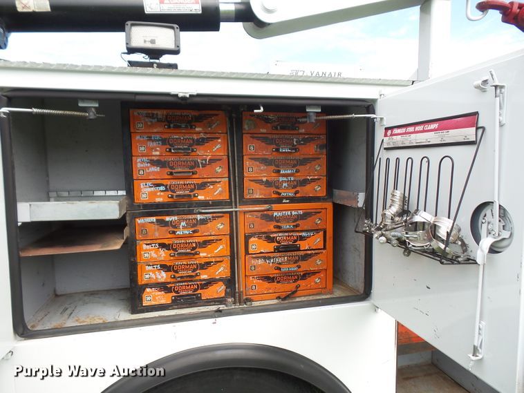 image for item DD6368 2005 Peterbilt 335 service truck with crane