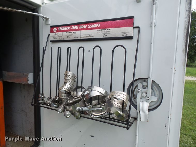 image for item DD6368 2005 Peterbilt 335 service truck with crane