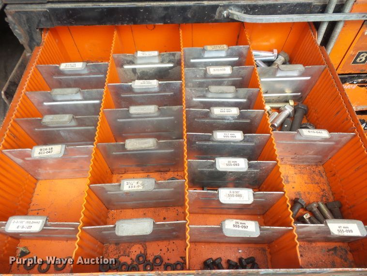 image for item DD6368 2005 Peterbilt 335 service truck with crane