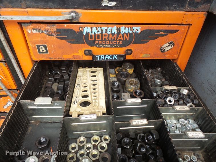 image for item DD6368 2005 Peterbilt 335 service truck with crane