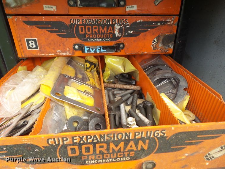 image for item DD6368 2005 Peterbilt 335 service truck with crane