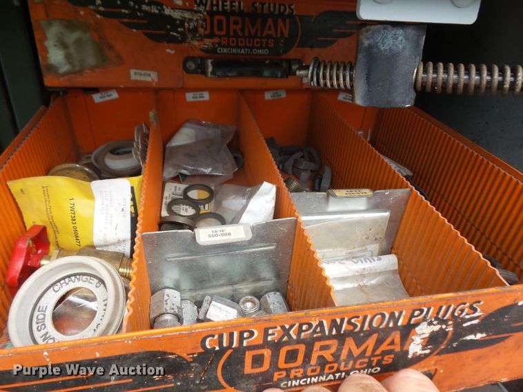 image for item DD6368 2005 Peterbilt 335 service truck with crane