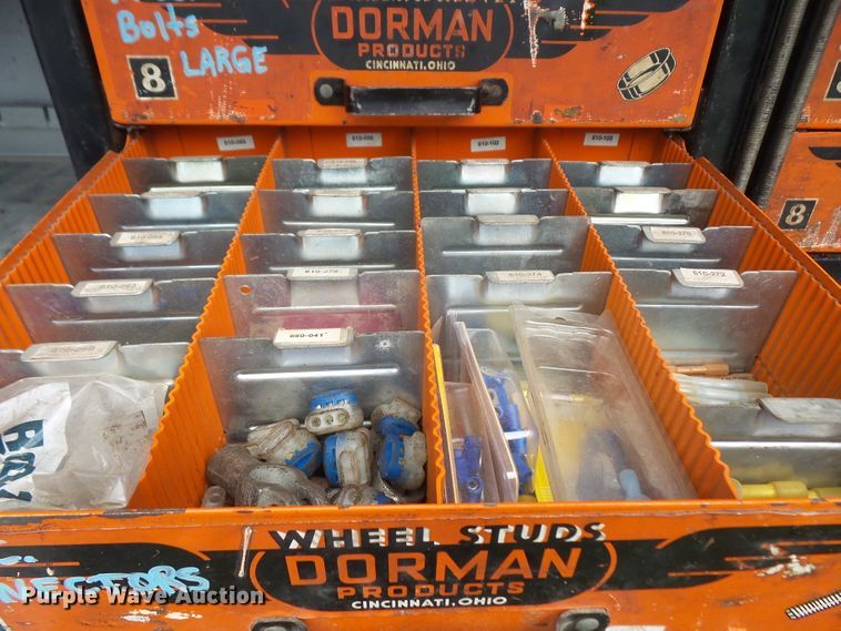 image for item DD6368 2005 Peterbilt 335 service truck with crane