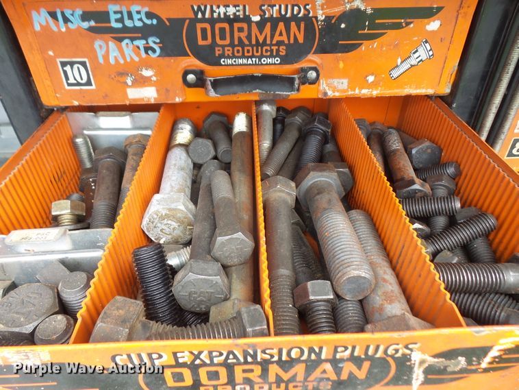 image for item DD6368 2005 Peterbilt 335 service truck with crane