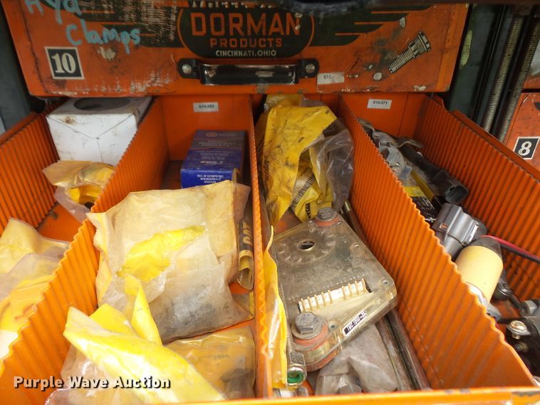 image for item DD6368 2005 Peterbilt 335 service truck with crane