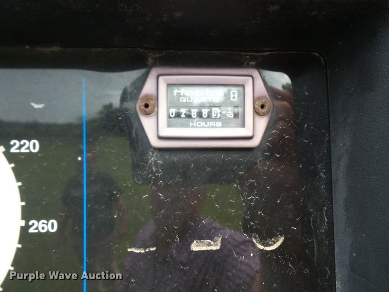 image for item DD6368 2005 Peterbilt 335 service truck with crane