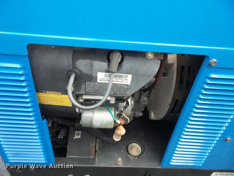 image for item DD6368 2005 Peterbilt 335 service truck with crane