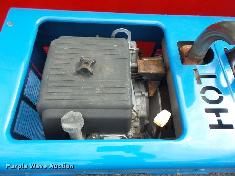 image for item DD6368 2005 Peterbilt 335 service truck with crane