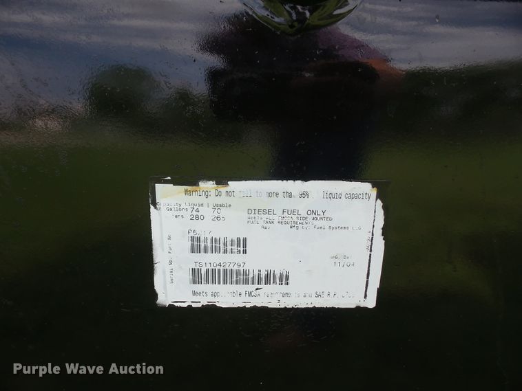 image for item DD6368 2005 Peterbilt 335 service truck with crane