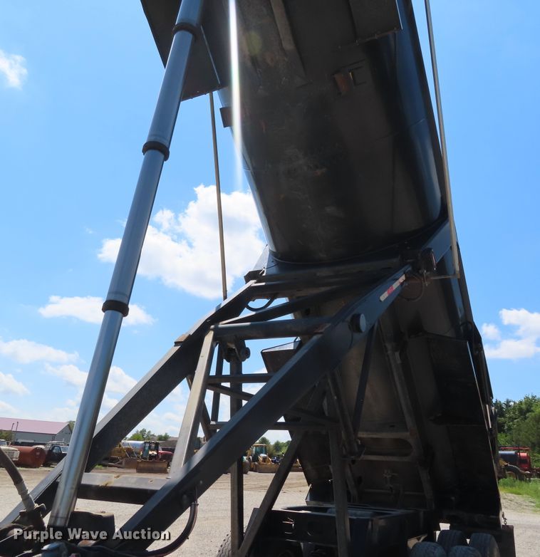 image for item DD6369 2017 Ranco 20-26-QF end dump trailer