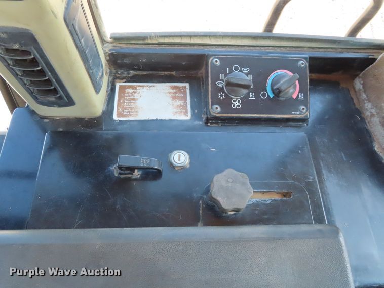 image for item DD6372 2003 Caterpillar 963C track loader