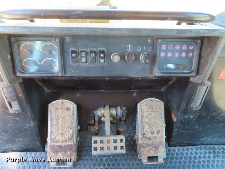 image for item DD6372 2003 Caterpillar 963C track loader