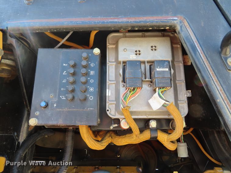 image for item DD6372 2003 Caterpillar 963C track loader