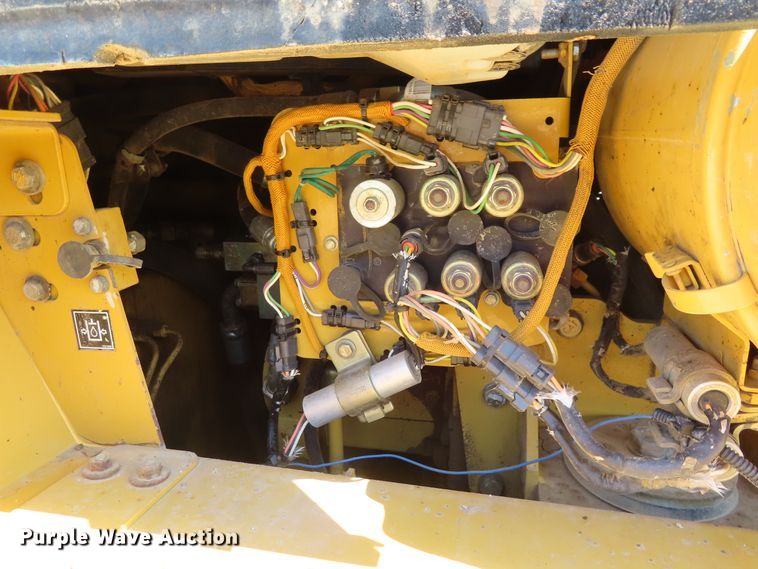 image for item DD6372 2003 Caterpillar 963C track loader