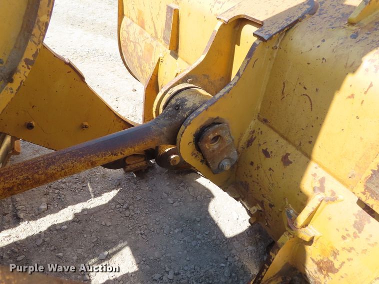 image for item DD6372 2003 Caterpillar 963C track loader