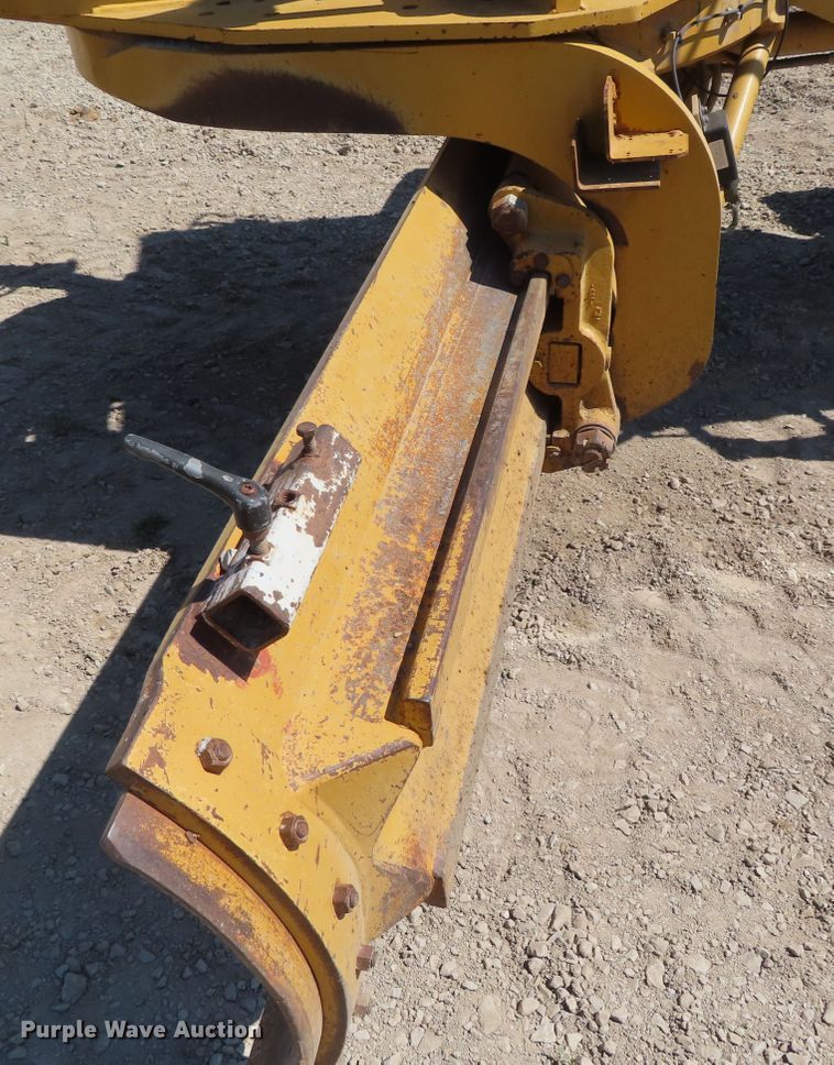 image for item DD6373 2002 Caterpillar 140H VHP motor grader