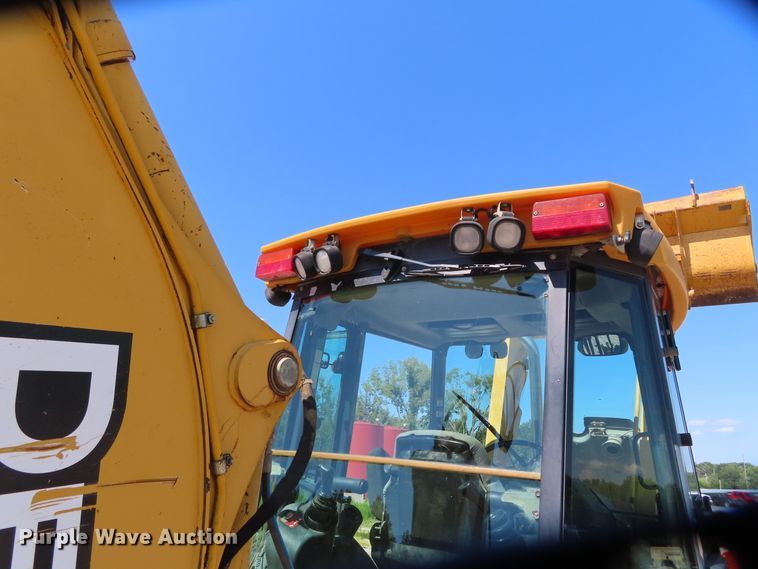 image for item DD6374 2006 John Deere 310SG backhoe