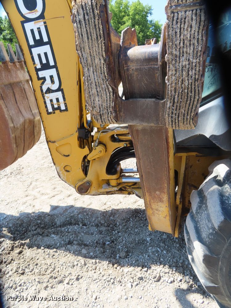 image for item DD6374 2006 John Deere 310SG backhoe