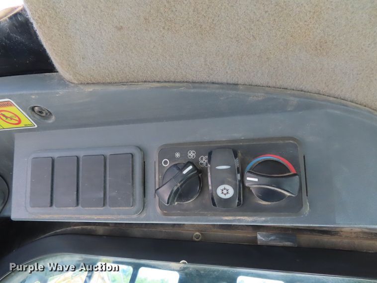 image for item DD6375 2009 Caterpillar 262C skid steer