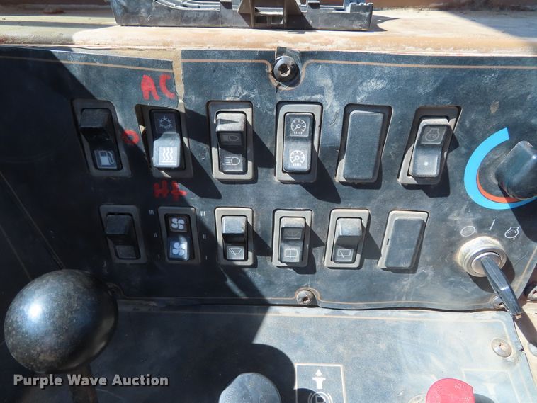 image for item DD6376 1999 Caterpillar 613C Series II elevating scraper