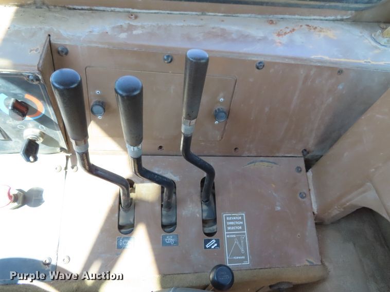 image for item DD6376 1999 Caterpillar 613C Series II elevating scraper