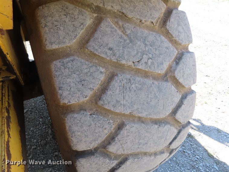 image for item DD6376 1999 Caterpillar 613C Series II elevating scraper