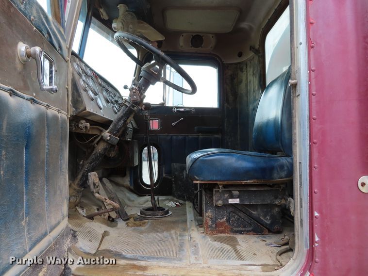 image for item DD6377 1974 Peterbilt 359M tank truck